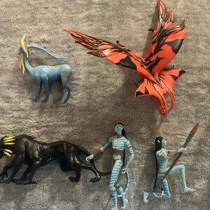 Avatar Action Figure Set with Blue and Orange Creatures